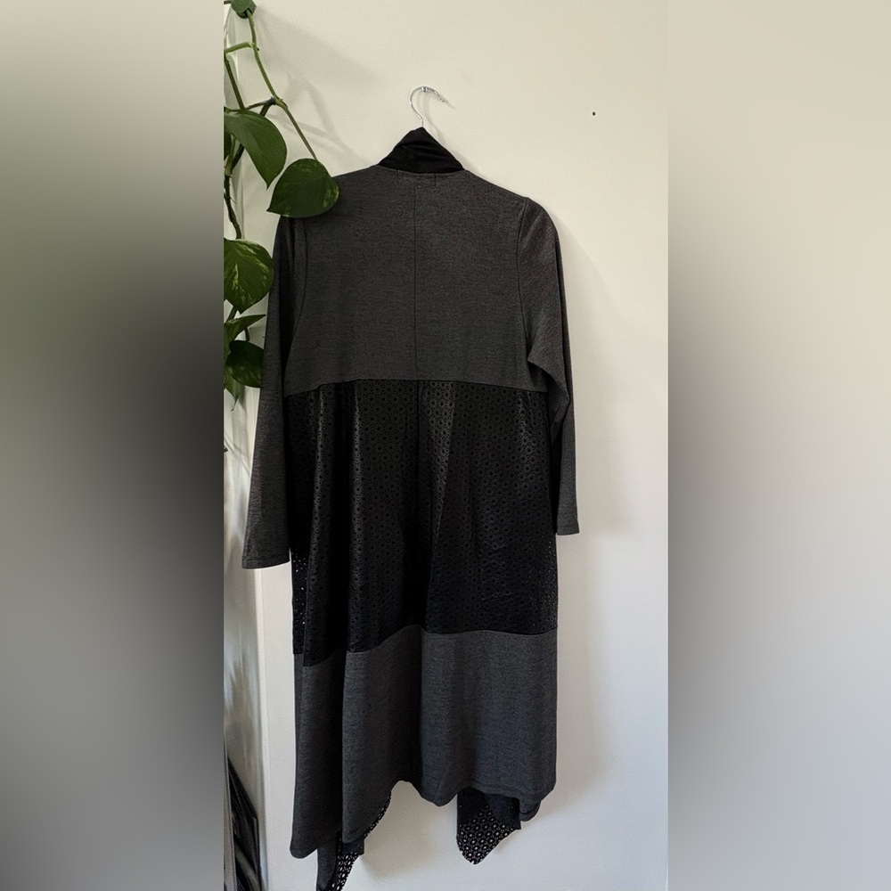 Elegant Gray/Black Pleather Women's Cardigan - Picture 5 of 6
